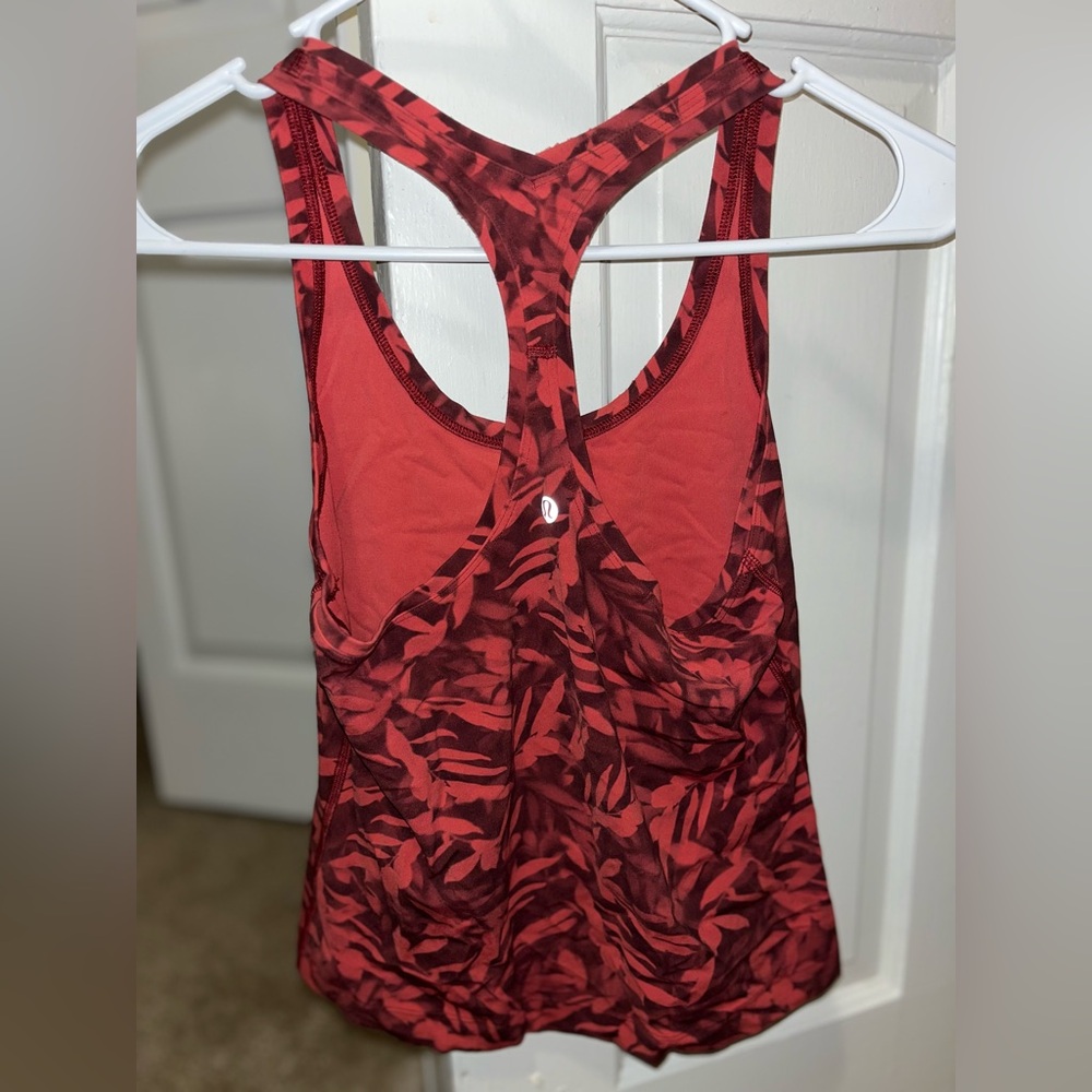 Lululemon racer back tank top cropped 
Size 6
